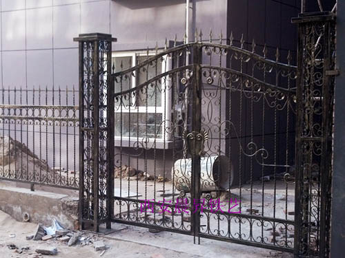 鐵藝大門安裝案例